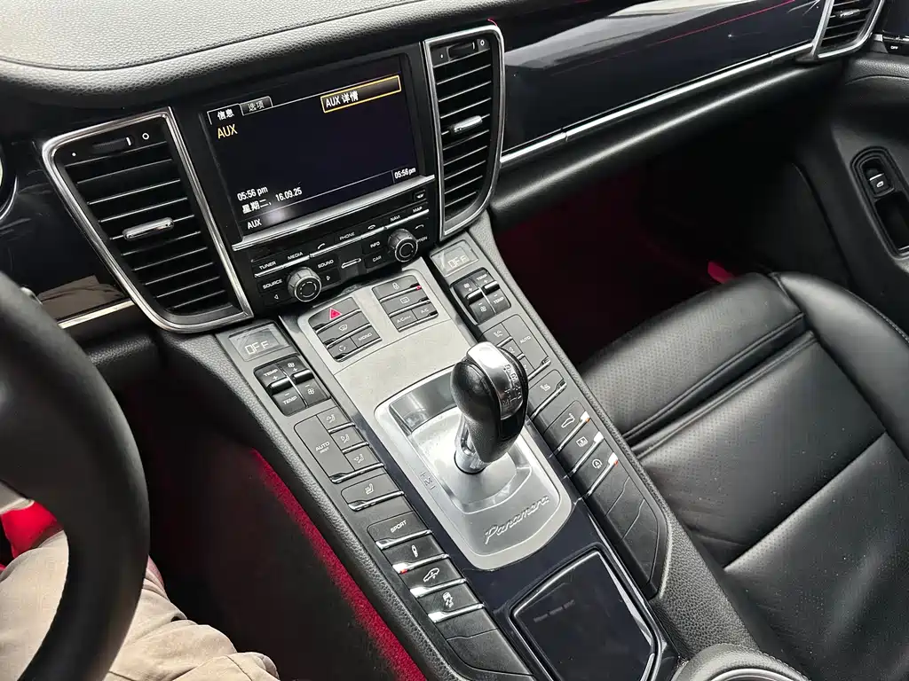 Porsche Panamera 2010 Panamera 4 3.6L