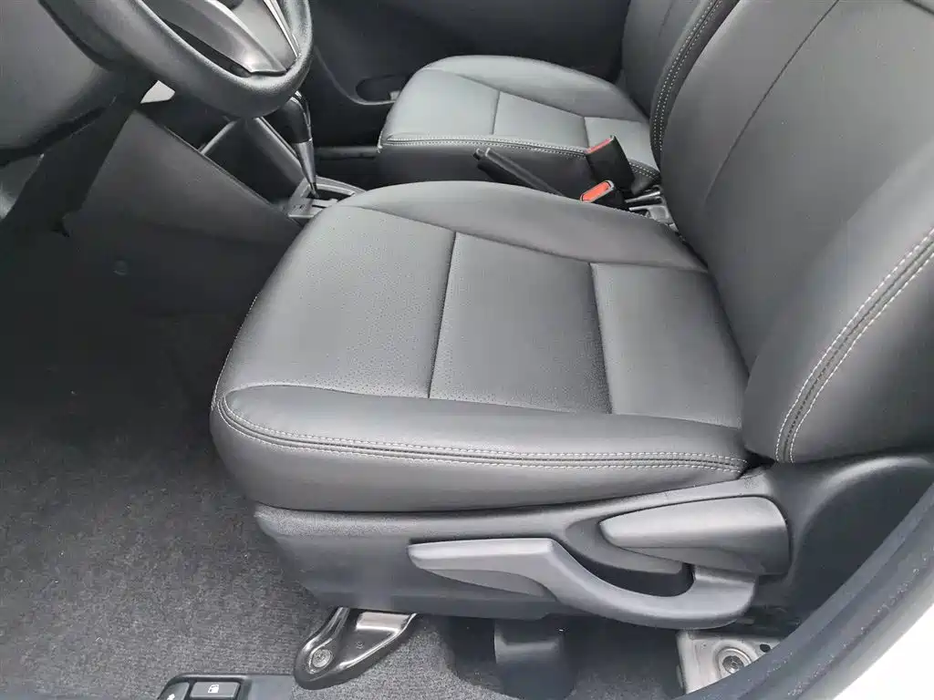 TOYOTA YARIS L TO ENJOY