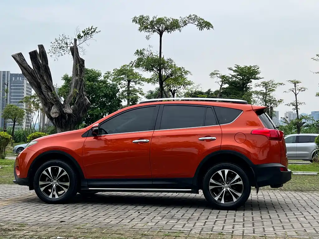 Toyota RAV4 2013 2.5L AT Luxury