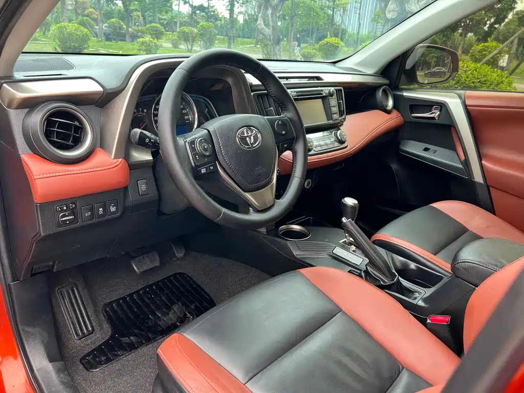 Toyota RAV4 2013 2.5L AT Luxury