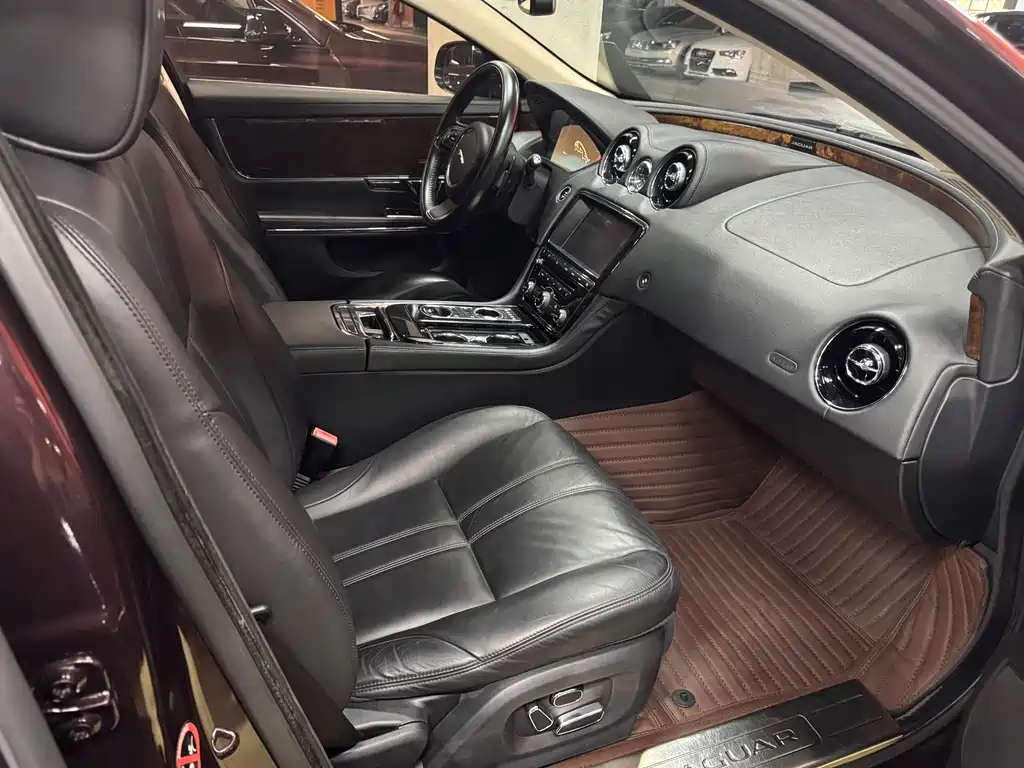 Jaguar XJ — миниатюра 9