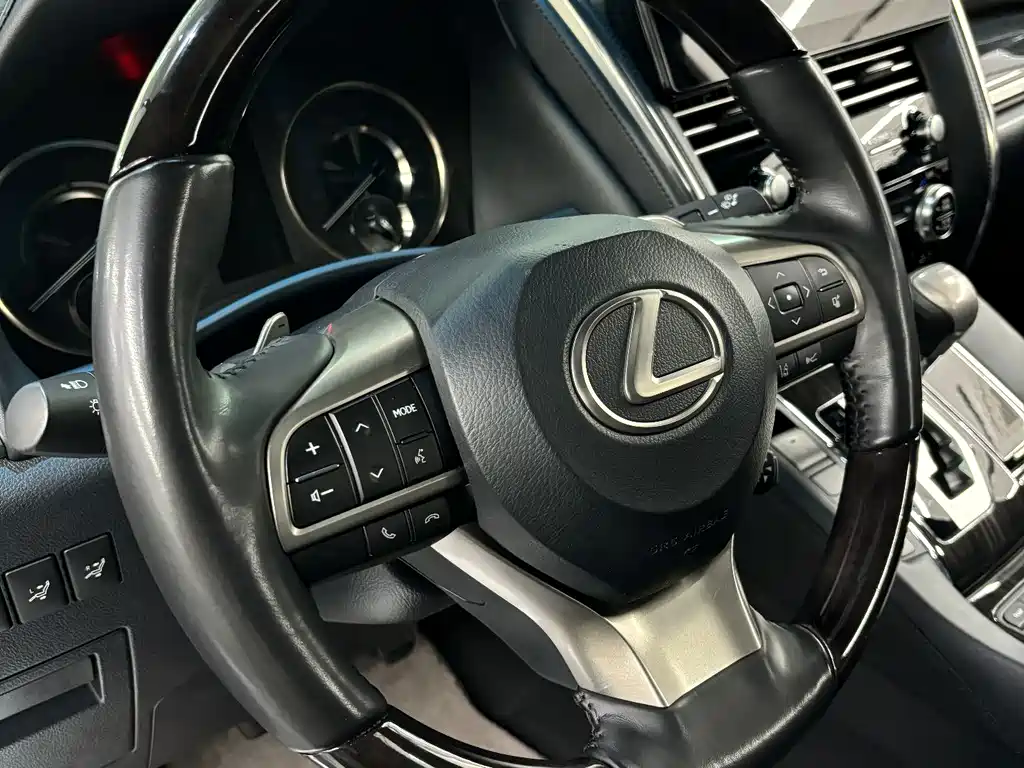 Lexus LM — фотографии объявления, Фото 10