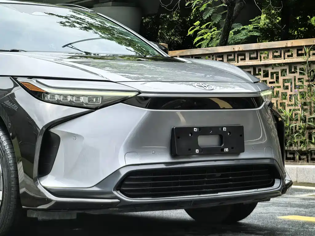 Toyota bZ4X — миниатюра 4