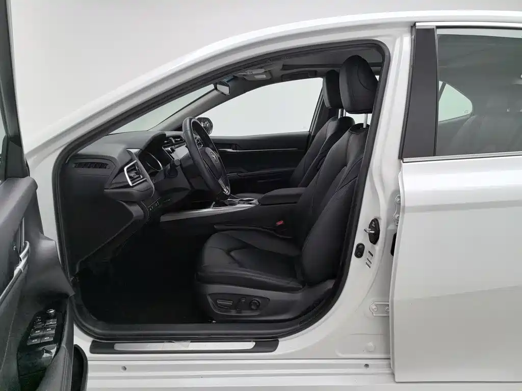 Toyota Camry — миниатюра 10