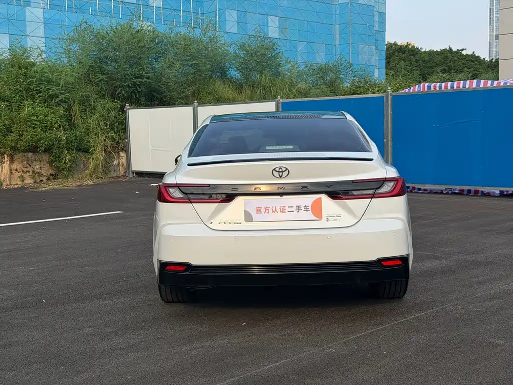 Toyota Camry — миниатюра 11