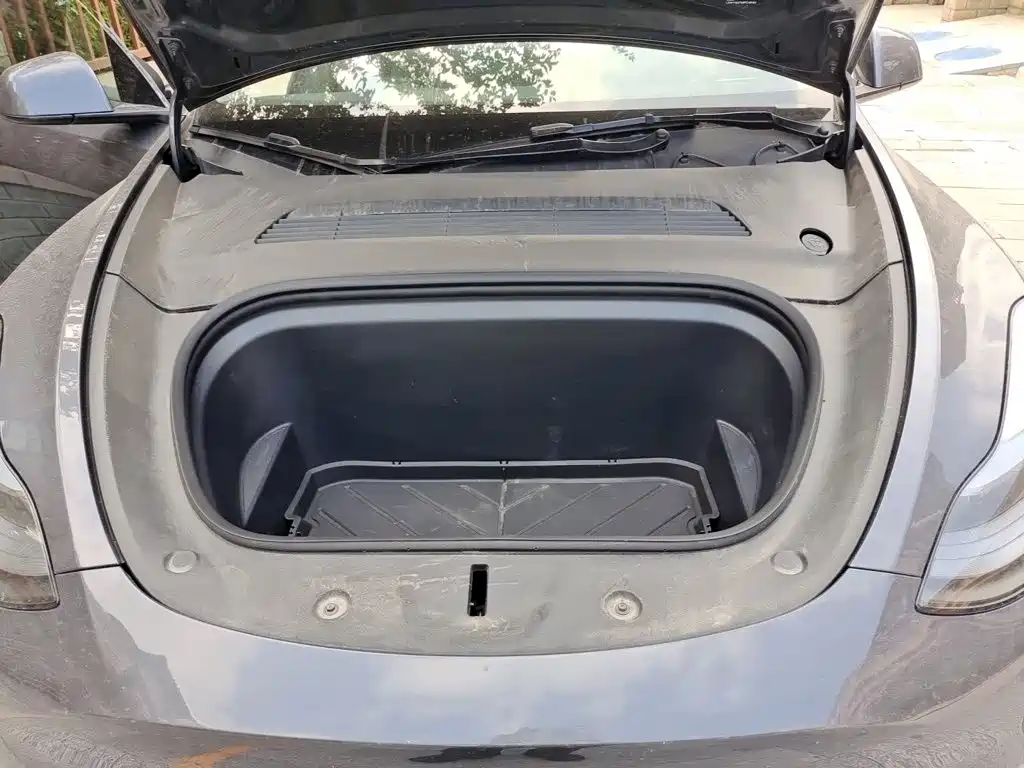 Tesla Model Y — миниатюра 11