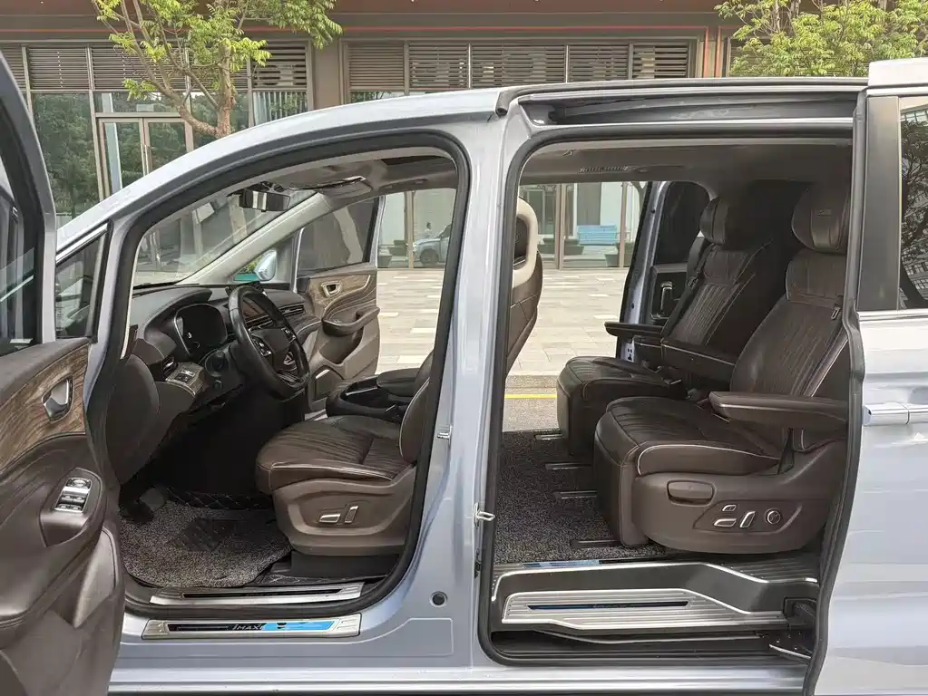 Roewe iMAX8 New Energy — миниатюра 4