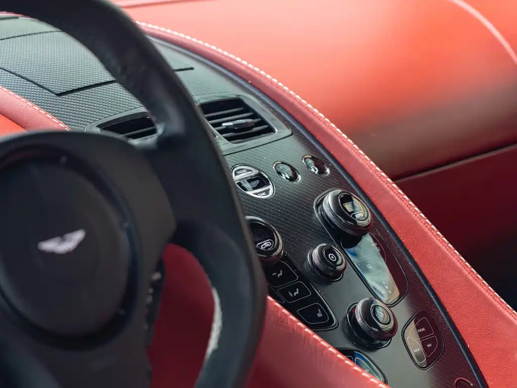 Aston Martin Vanquish — миниатюра 17