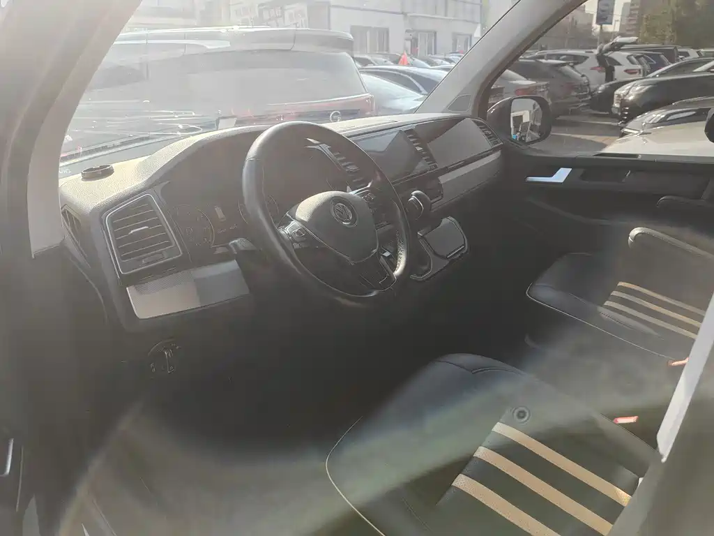 Volkswagen Multivan — миниатюра 5