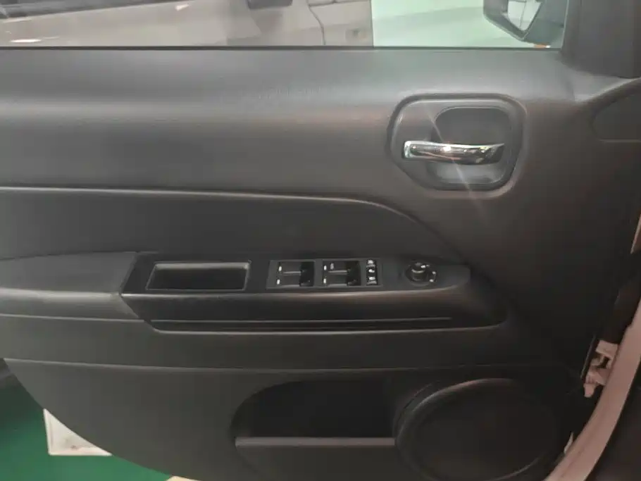 Jeep Patriot — миниатюра 7
