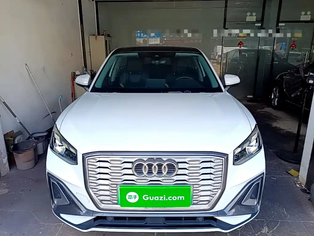 Audi Q2L e-tron — миниатюра 3