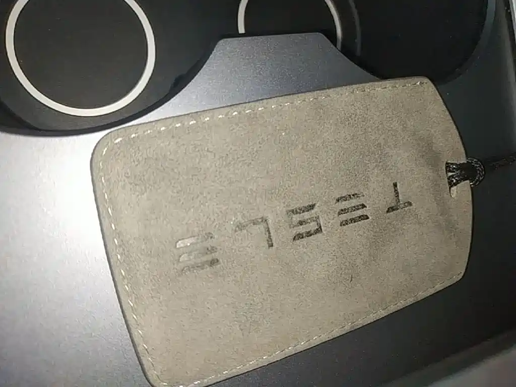 Tesla Model Y — миниатюра 9
