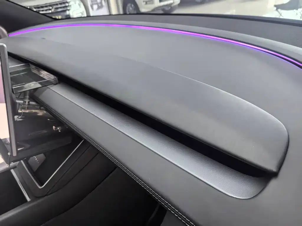 Tesla Model Y — миниатюра 17