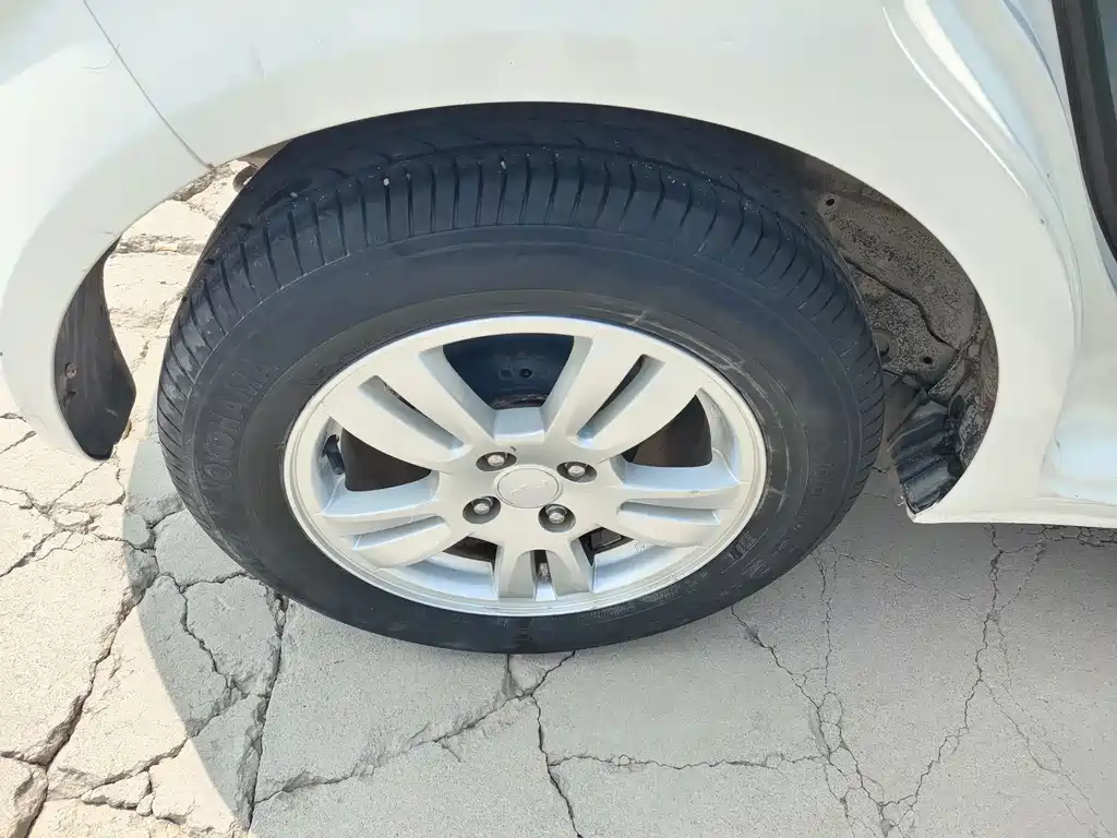 Chevrolet Aveo — миниатюра 12