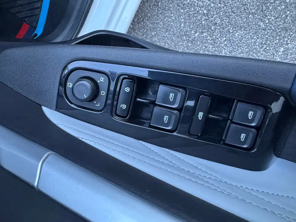 Geely Emgrand 2022 4 1.5L CVT Flagship