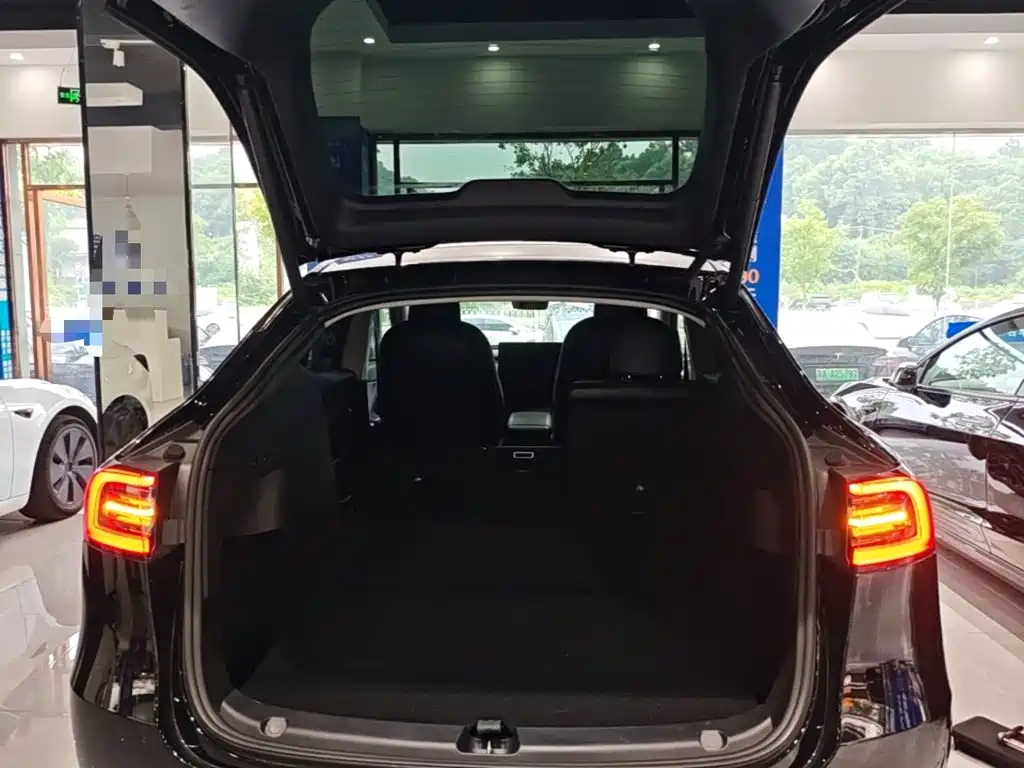 Tesla Model Y — миниатюра 19