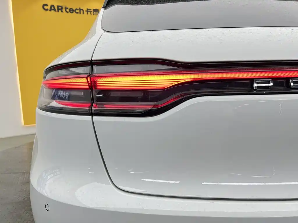 Porsche Macan — миниатюра 9