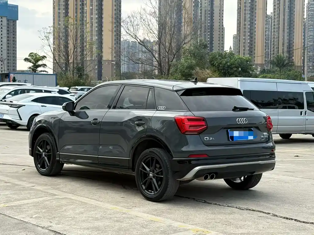 AUDI Q2L