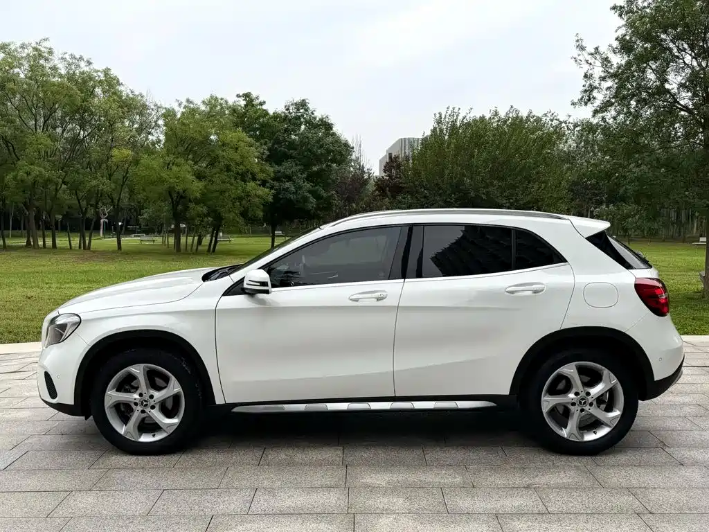 Mercedes-Benz GLA — миниатюра 7