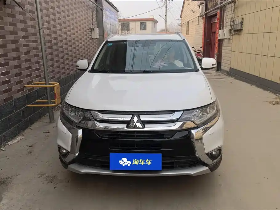 MITSUBISHI OUTLANDER