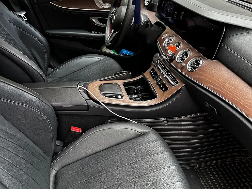 Mercedes-Benz E-Class — миниатюра 11