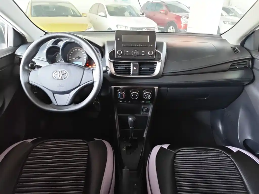 Toyota Yaris L — миниатюра 10