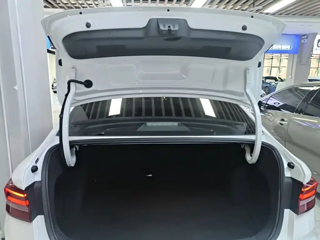 Volkswagen Lavida — миниатюра 19
