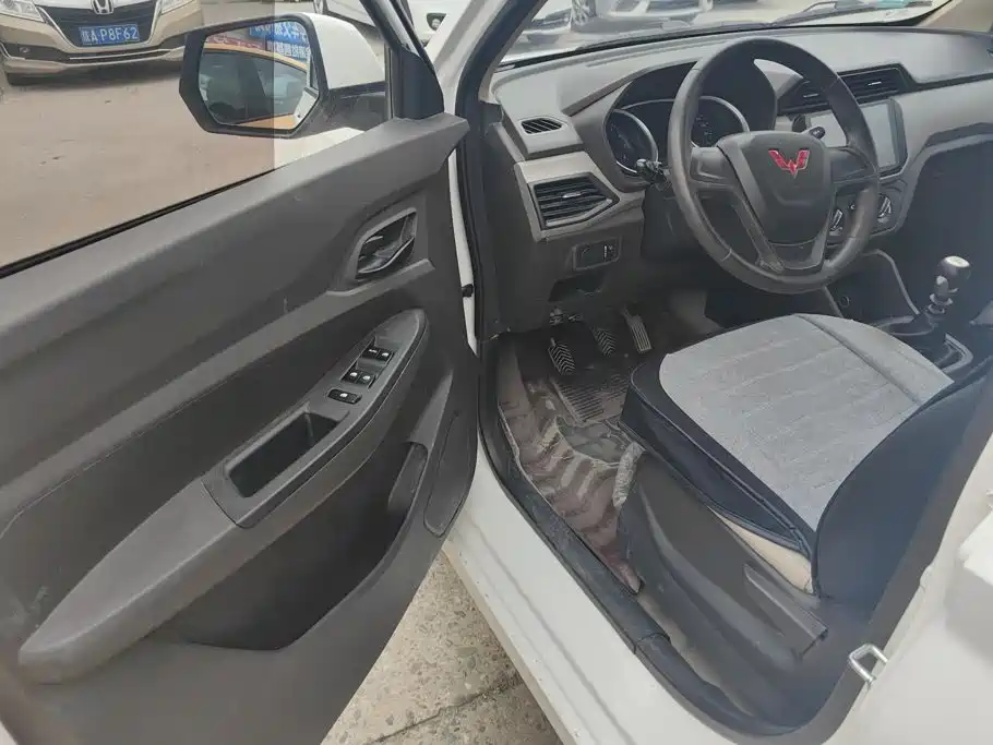 Wuling Hongguang — миниатюра 7