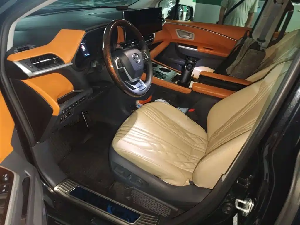 Toyota Granvia — миниатюра 8