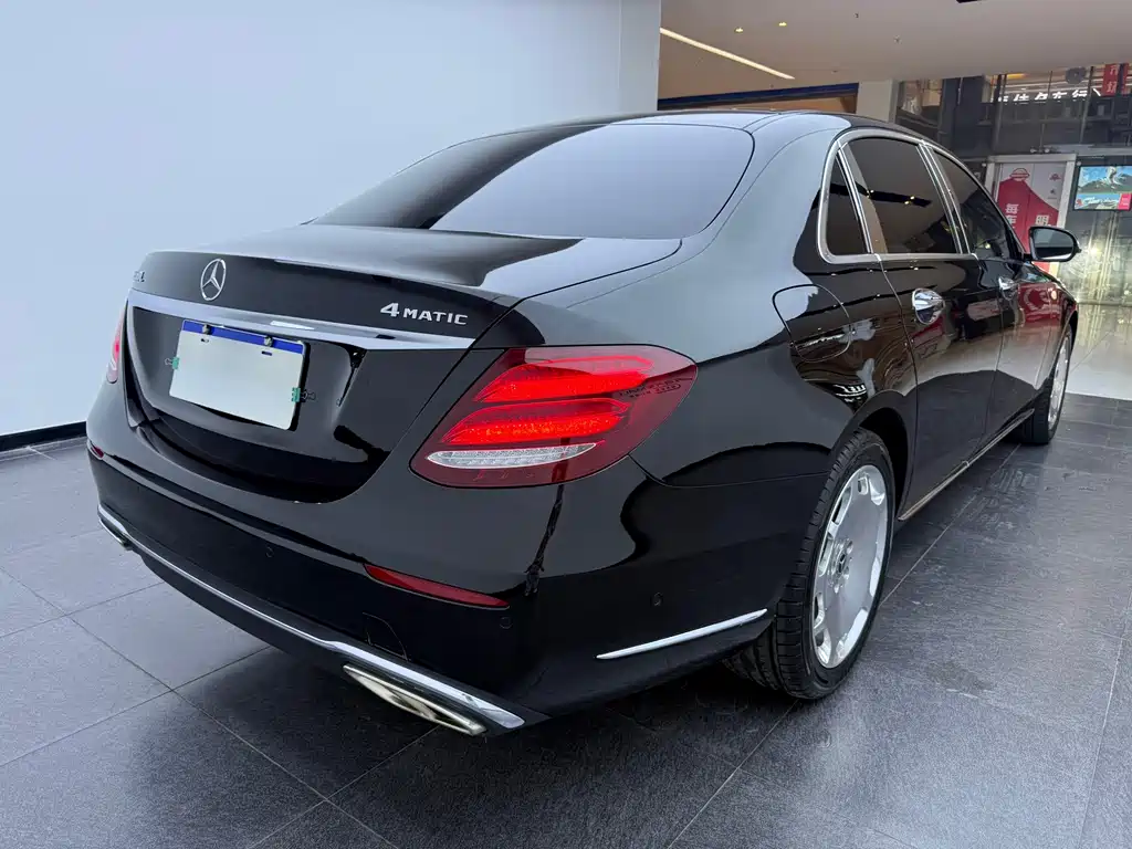 Mercedes-Benz E-Class — миниатюра 7