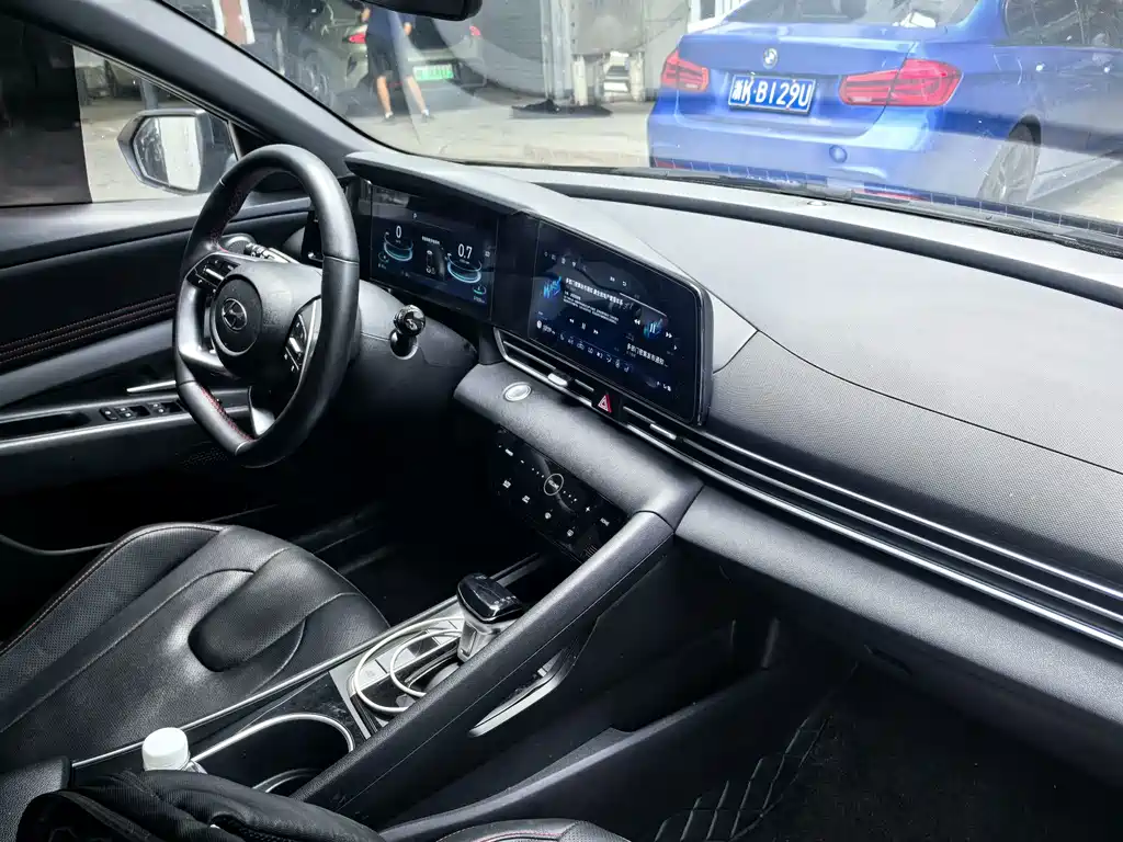 Hyundai Elantra — миниатюра 6