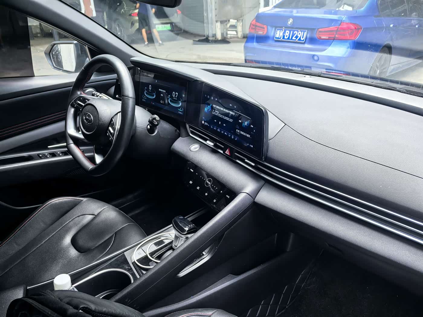 Hyundai Elantra 1.5 л 2023 г. Чёрный, пробег 37000 км