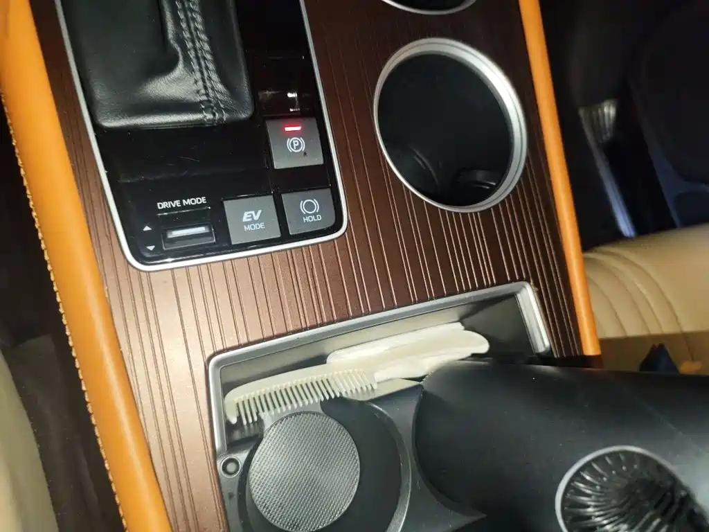 Toyota Granvia — миниатюра 12