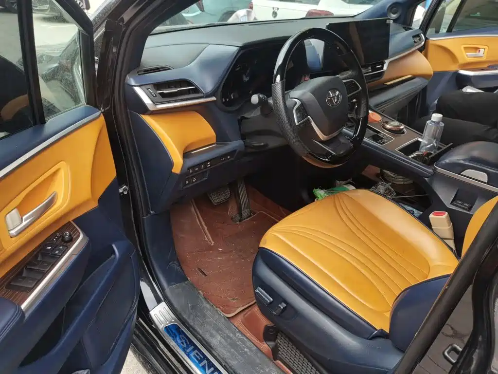 Toyota Sienna — миниатюра 14