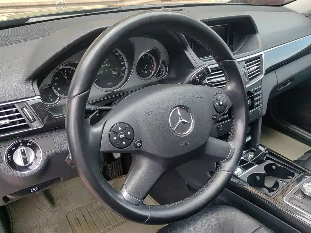 Mercedes-Benz E-Class — миниатюра 9