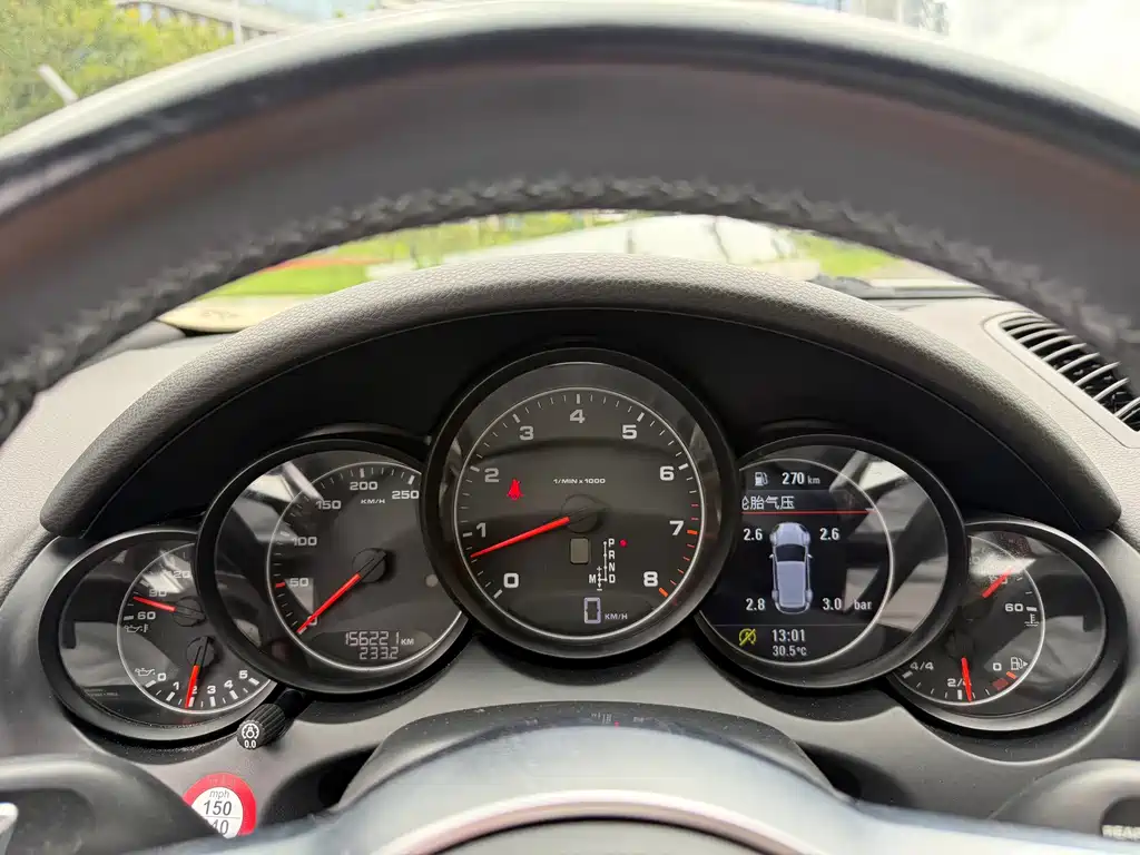 Porsche Cayenne — миниатюра 17