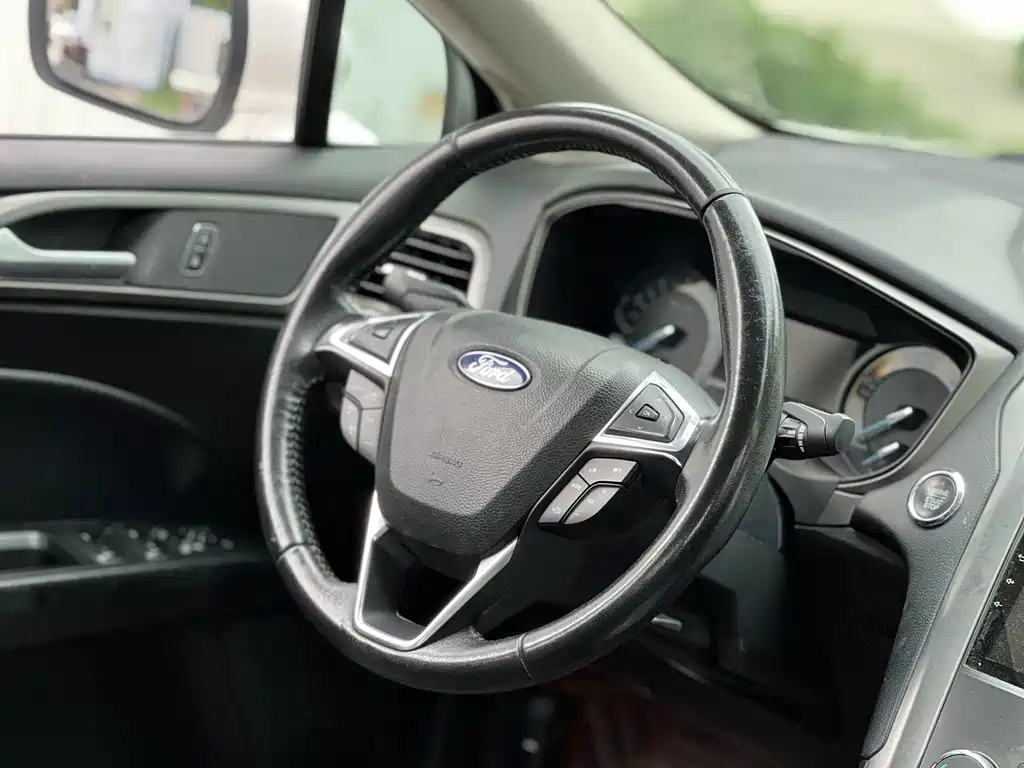 Ford Mondeo — миниатюра 10