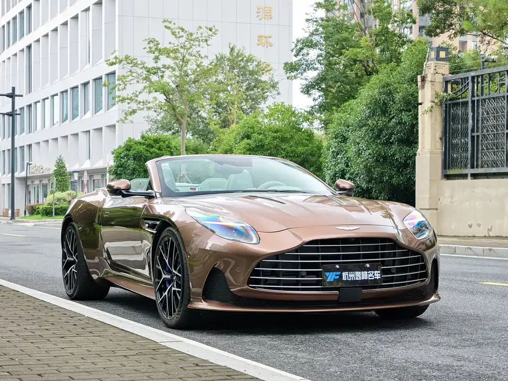 Aston Martin DB12 — миниатюра 3