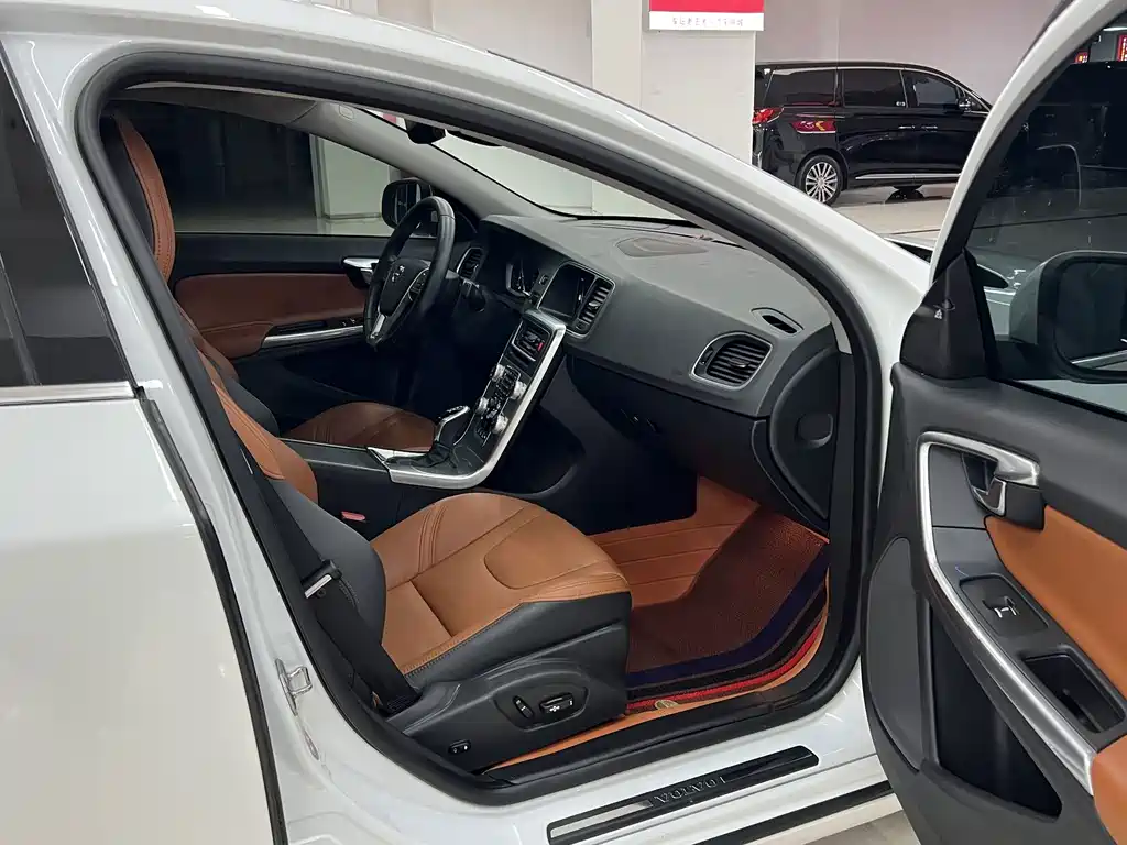 Volvo S60 — миниатюра 9