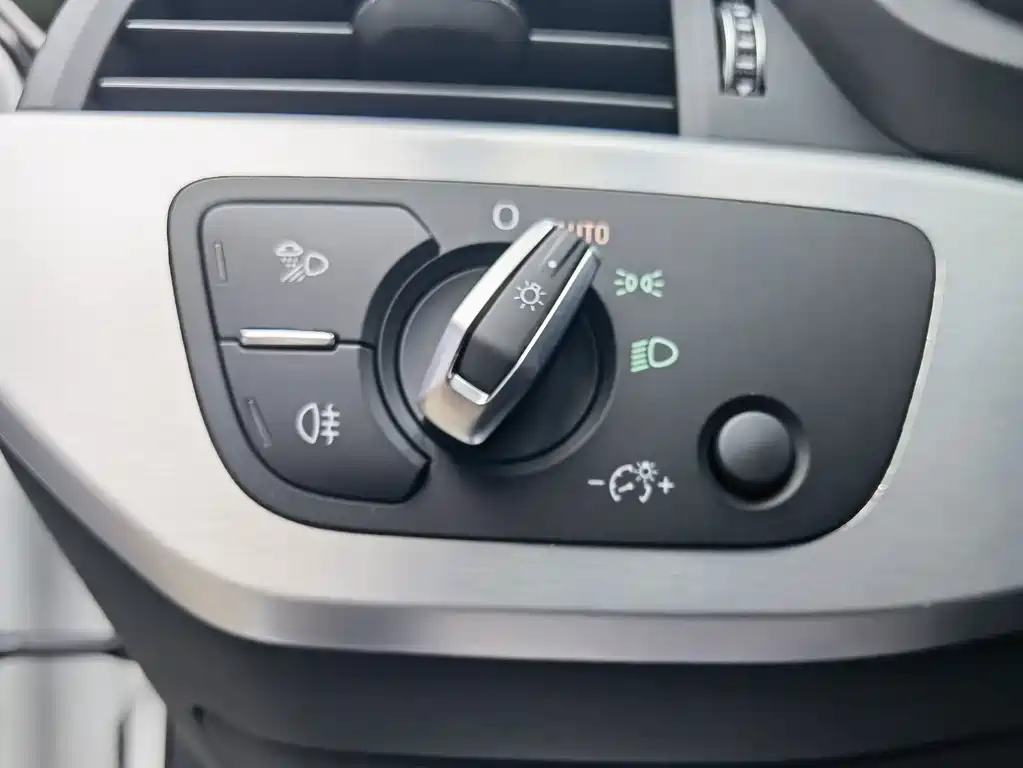 Audi A4L — миниатюра 14