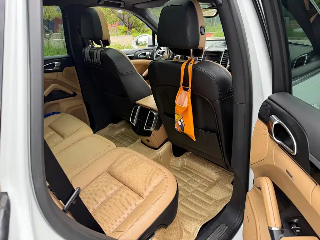 Porsche Cayenne — миниатюра 11
