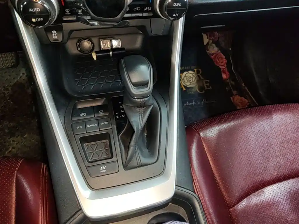 Toyota RAV4 — миниатюра 14