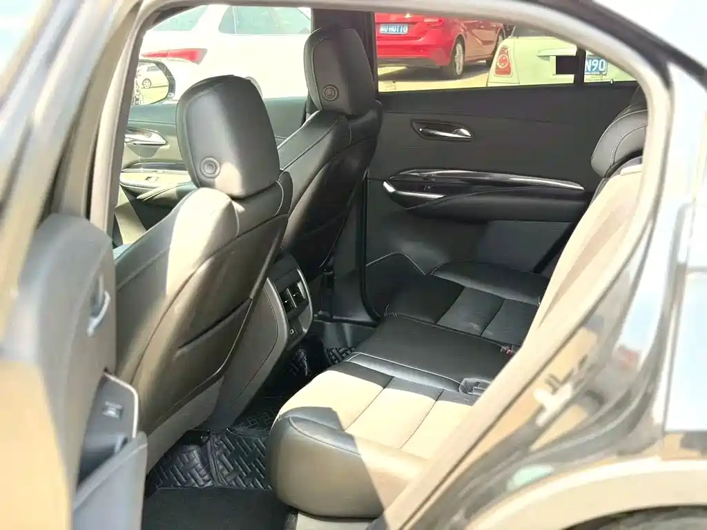 Cadillac XT4 — миниатюра 6