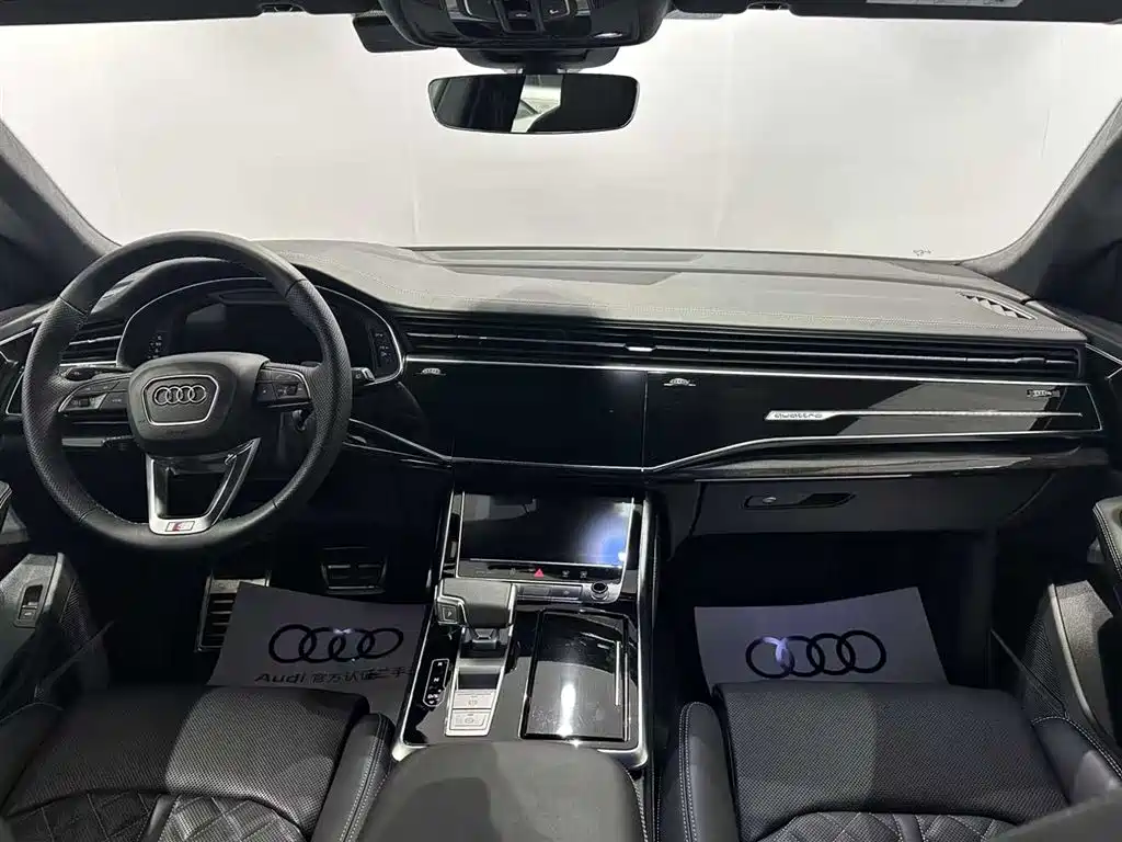 Audi Q8 2023 55 TFSI Premium