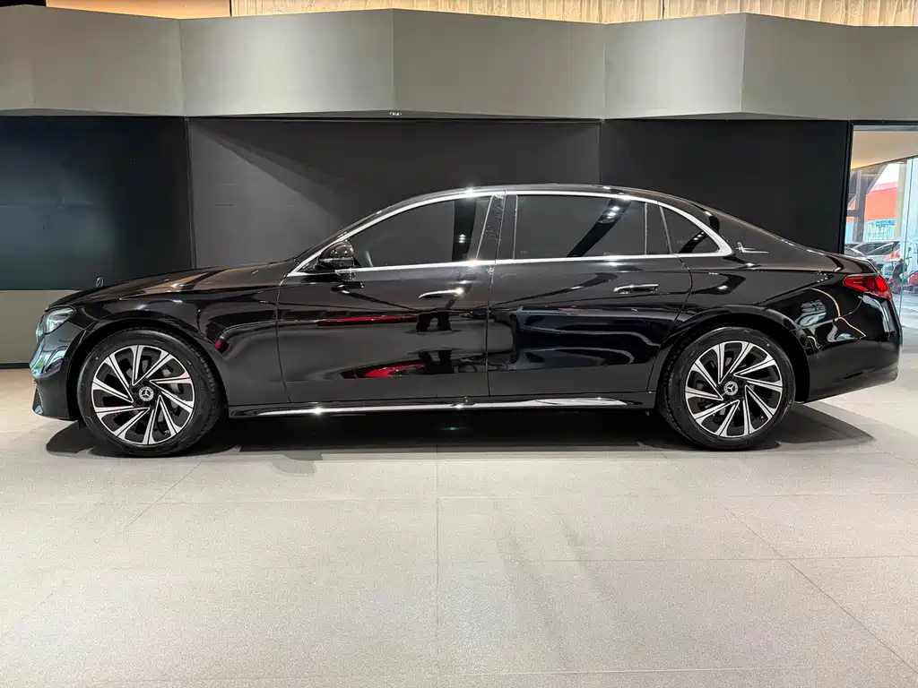 Mercedes-Benz E-Class — миниатюра 3
