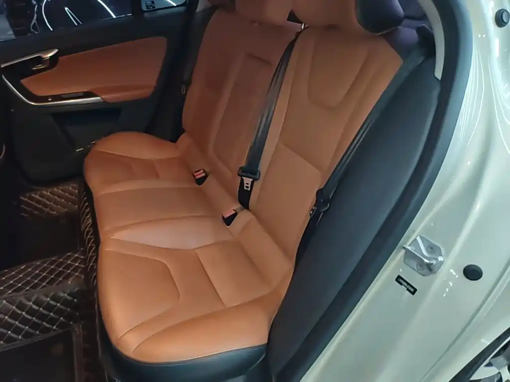 Volvo S60 — миниатюра 17