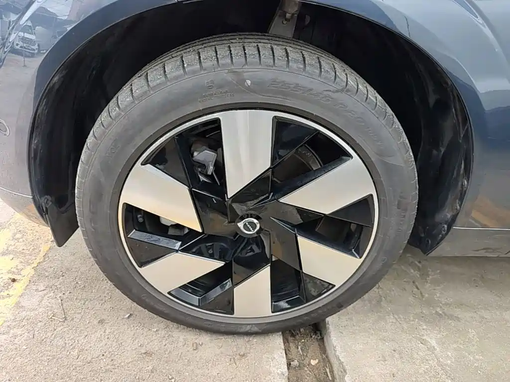 Volvo XC60 PHEV — миниатюра 23