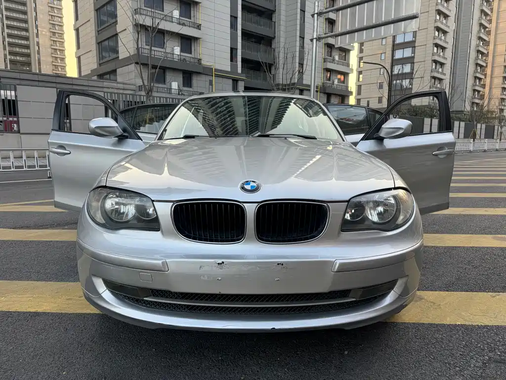 BMW 1 Series (Import) 2011