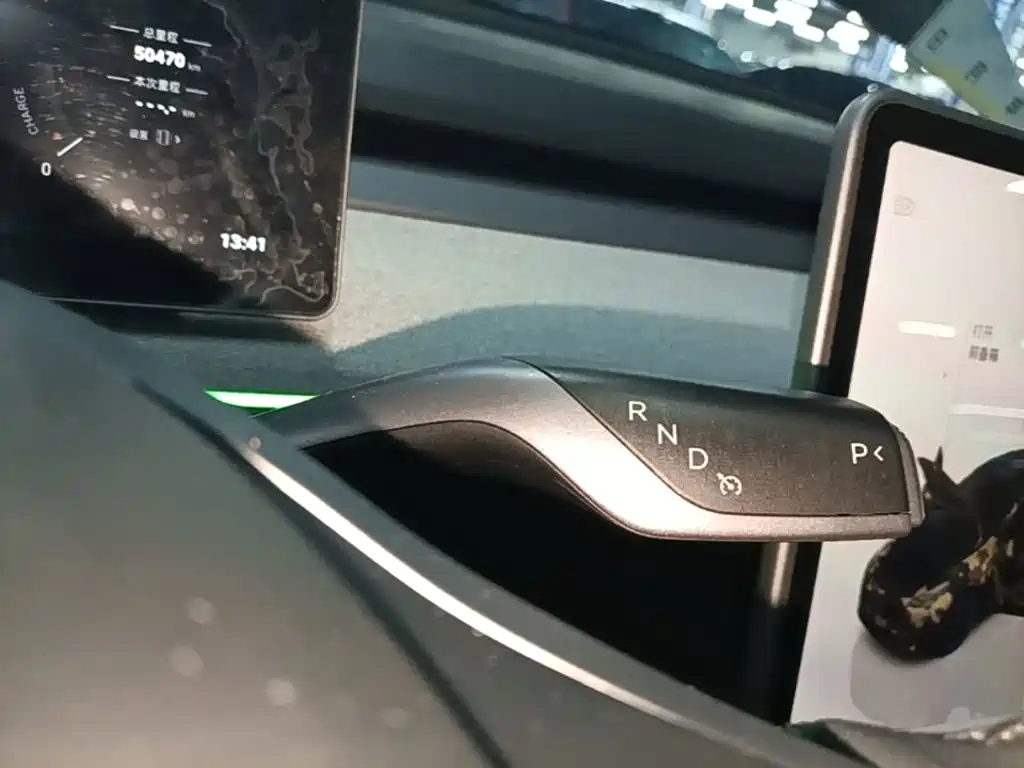 Tesla Model Y — миниатюра 14