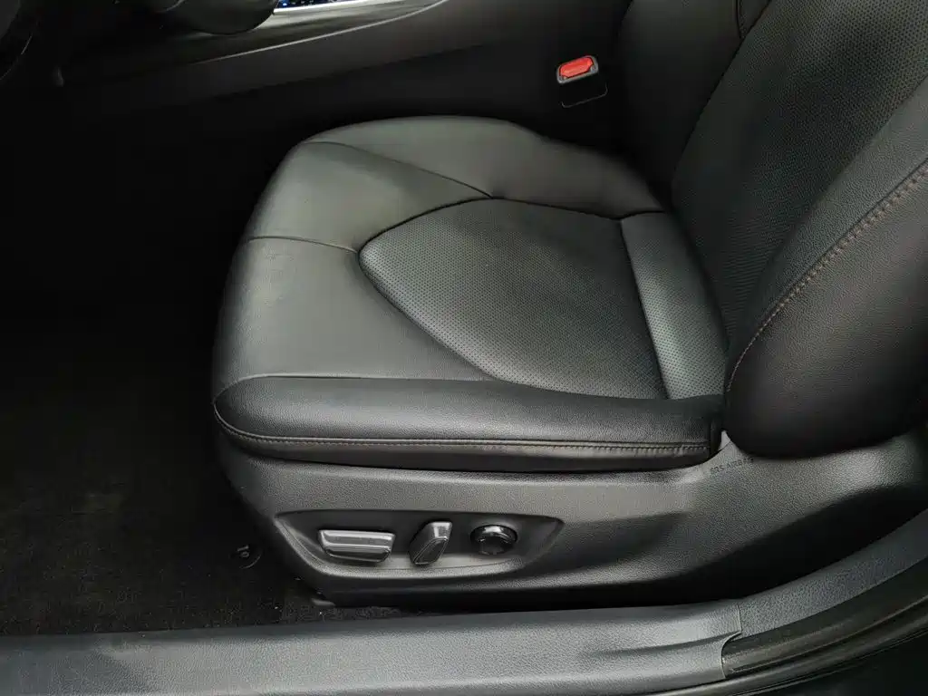 Toyota Camry — миниатюра 20